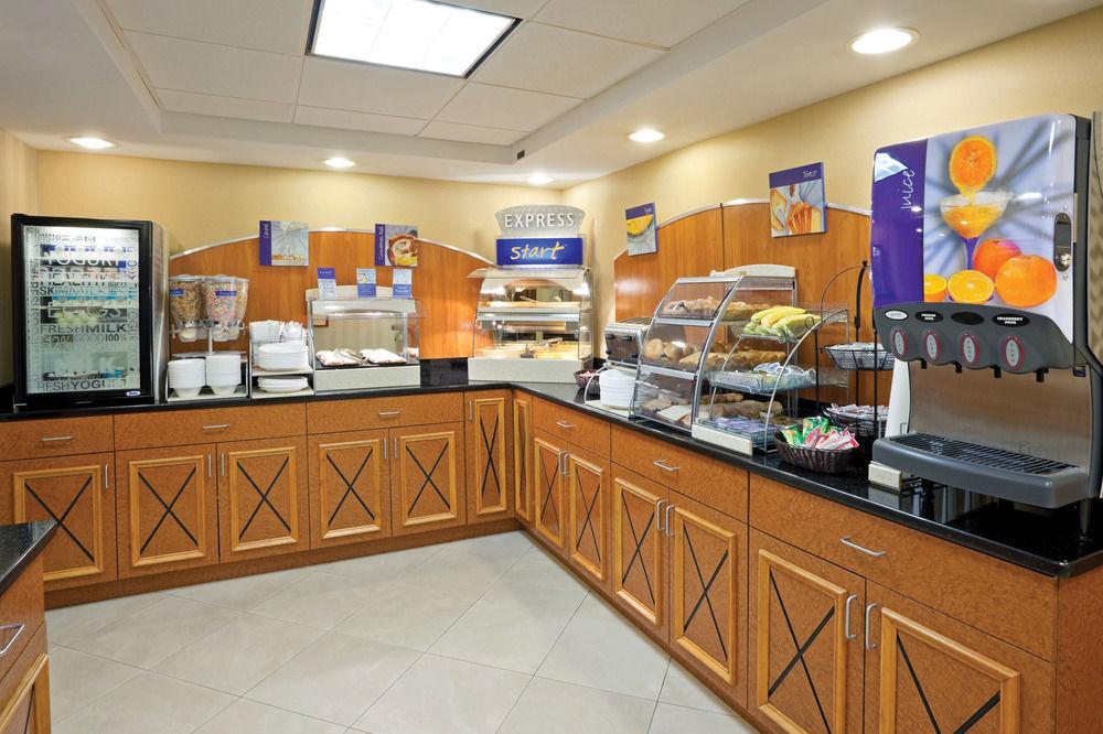 Holiday Inn Express & Suites West Long Branch - Eatontown By Ihg Exterior foto