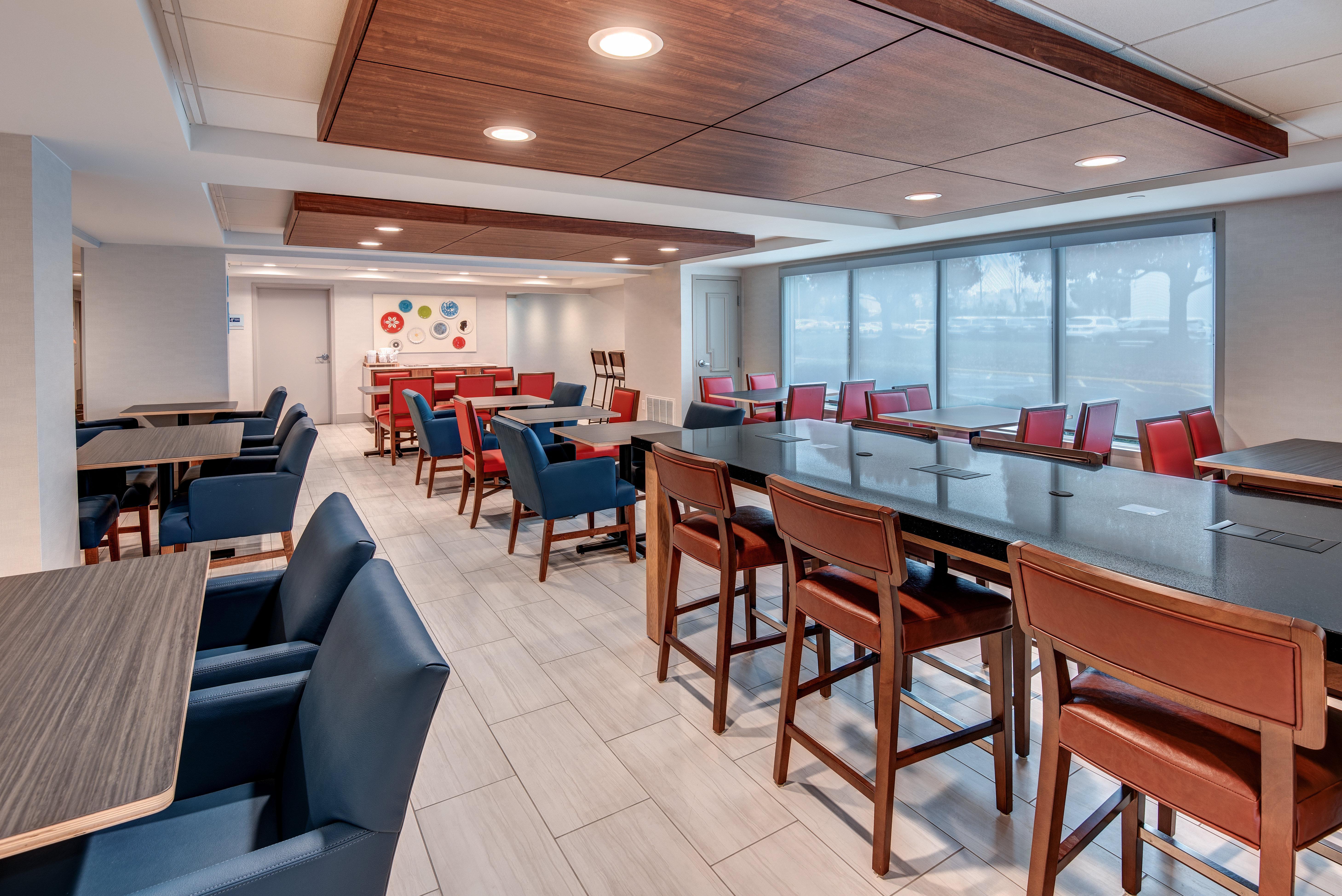 Holiday Inn Express & Suites West Long Branch - Eatontown By Ihg Exterior foto