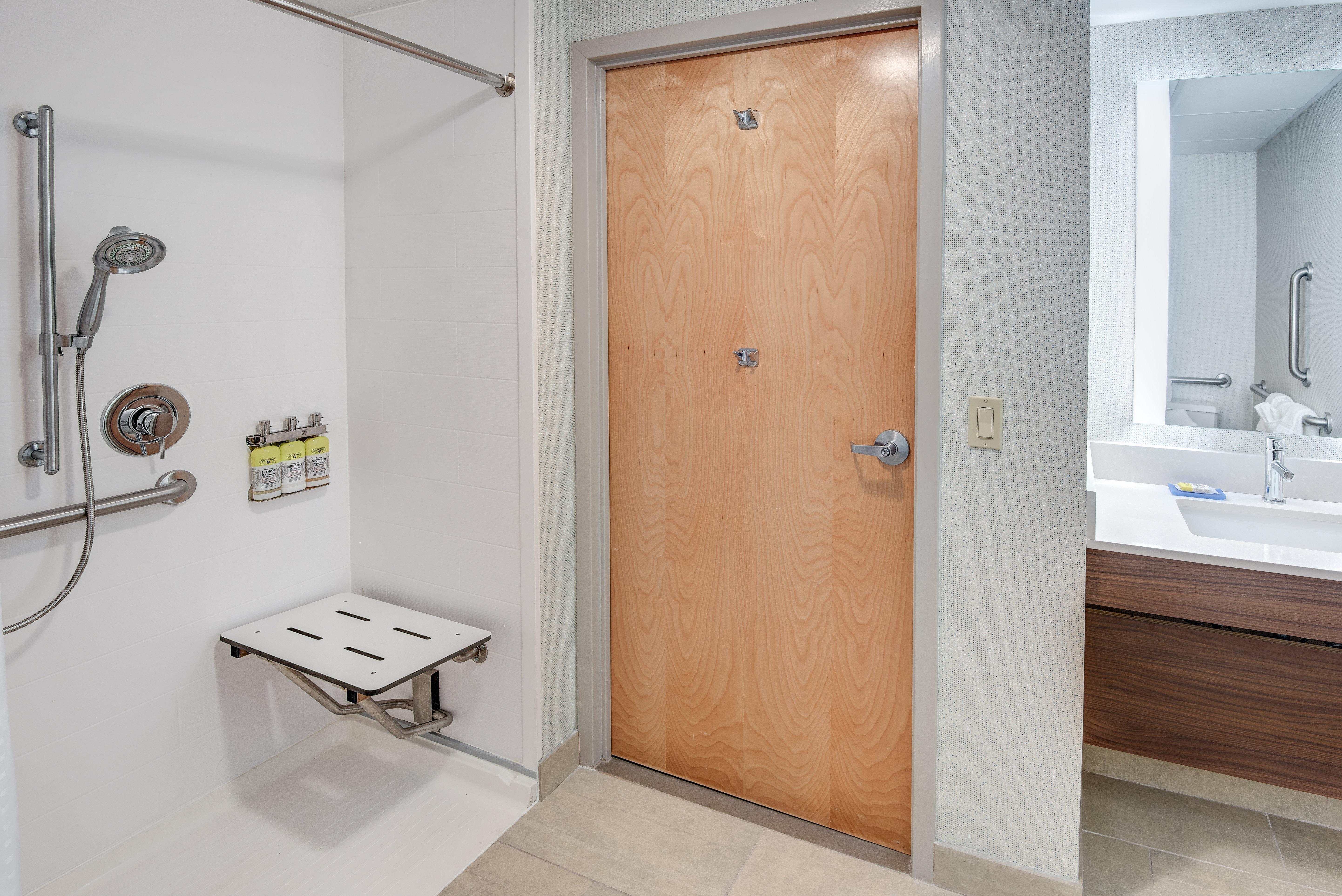 Holiday Inn Express & Suites West Long Branch - Eatontown By Ihg Exterior foto