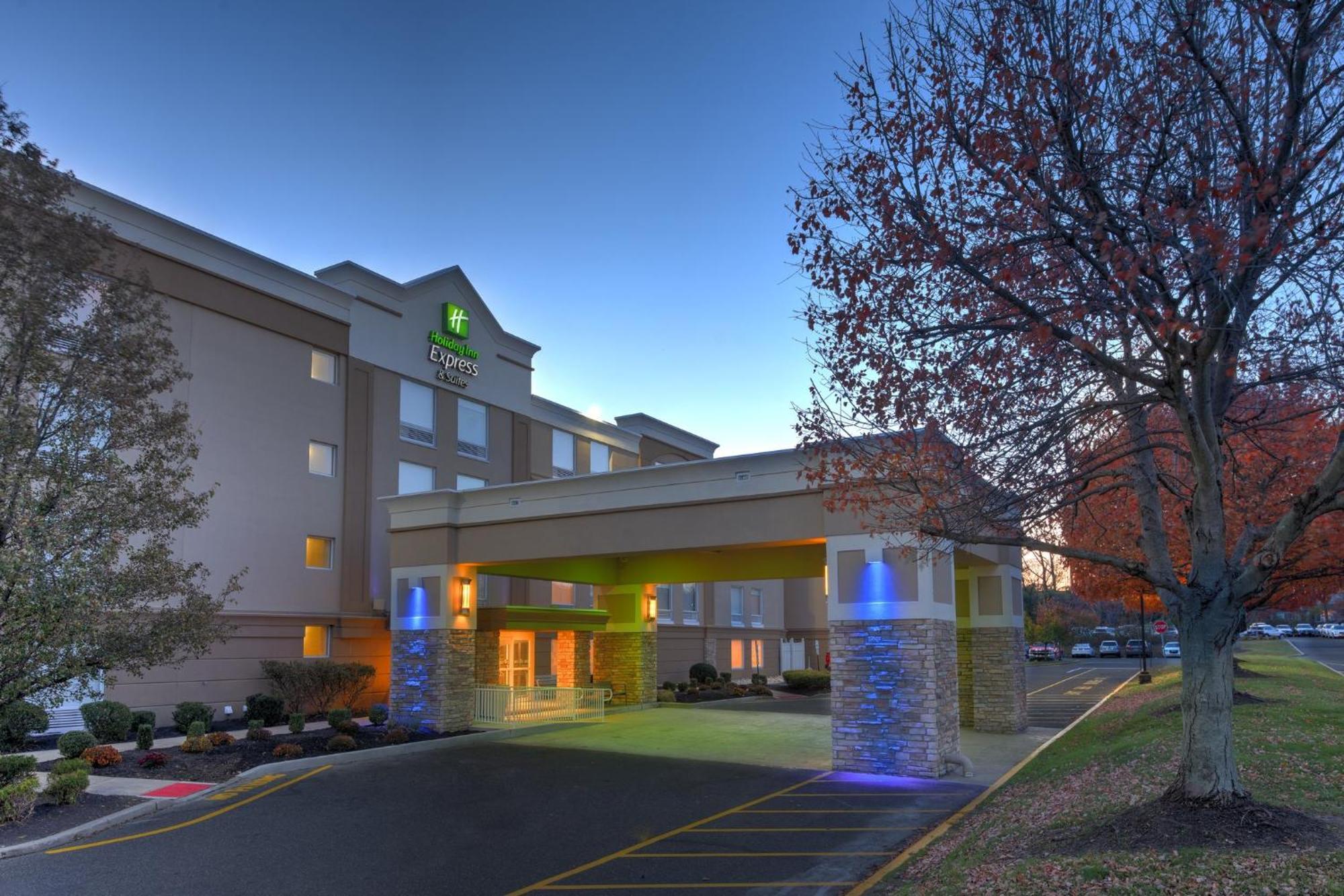 Holiday Inn Express & Suites West Long Branch - Eatontown By Ihg Exterior foto